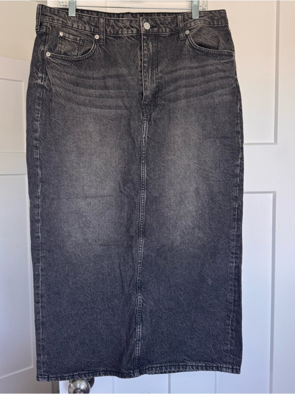 H&M Women's Straight-Leg Black Washed Denim Skirt NWOT